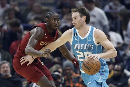 牛八体育官网- 米切尔34分骑士终结火箭  